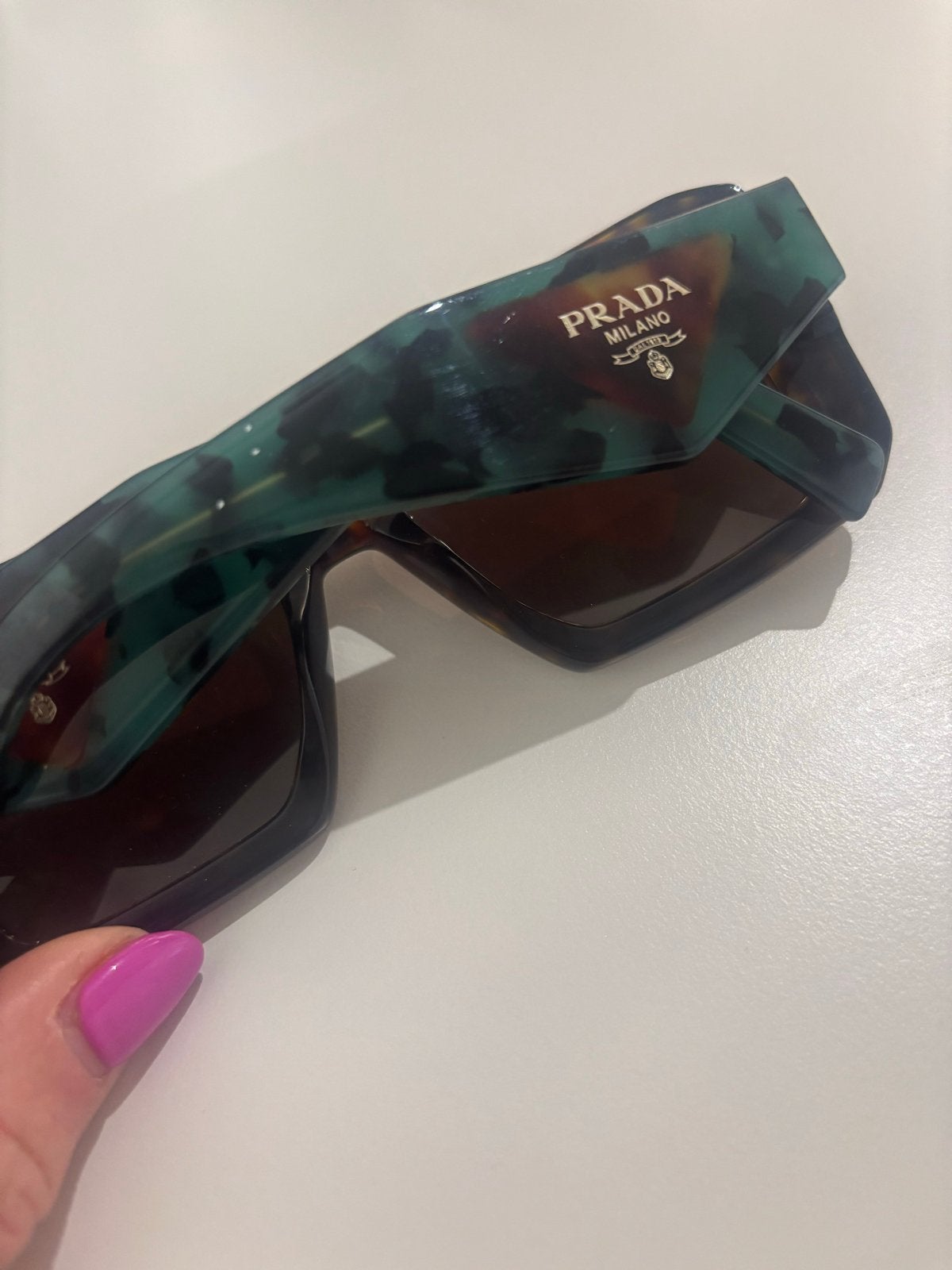 Prada Zonnebril met Groen/Bruin Montuur en Hoesje, Zonnebril, Prada, Ophalen of Verzenden, Zo goed als nieuw