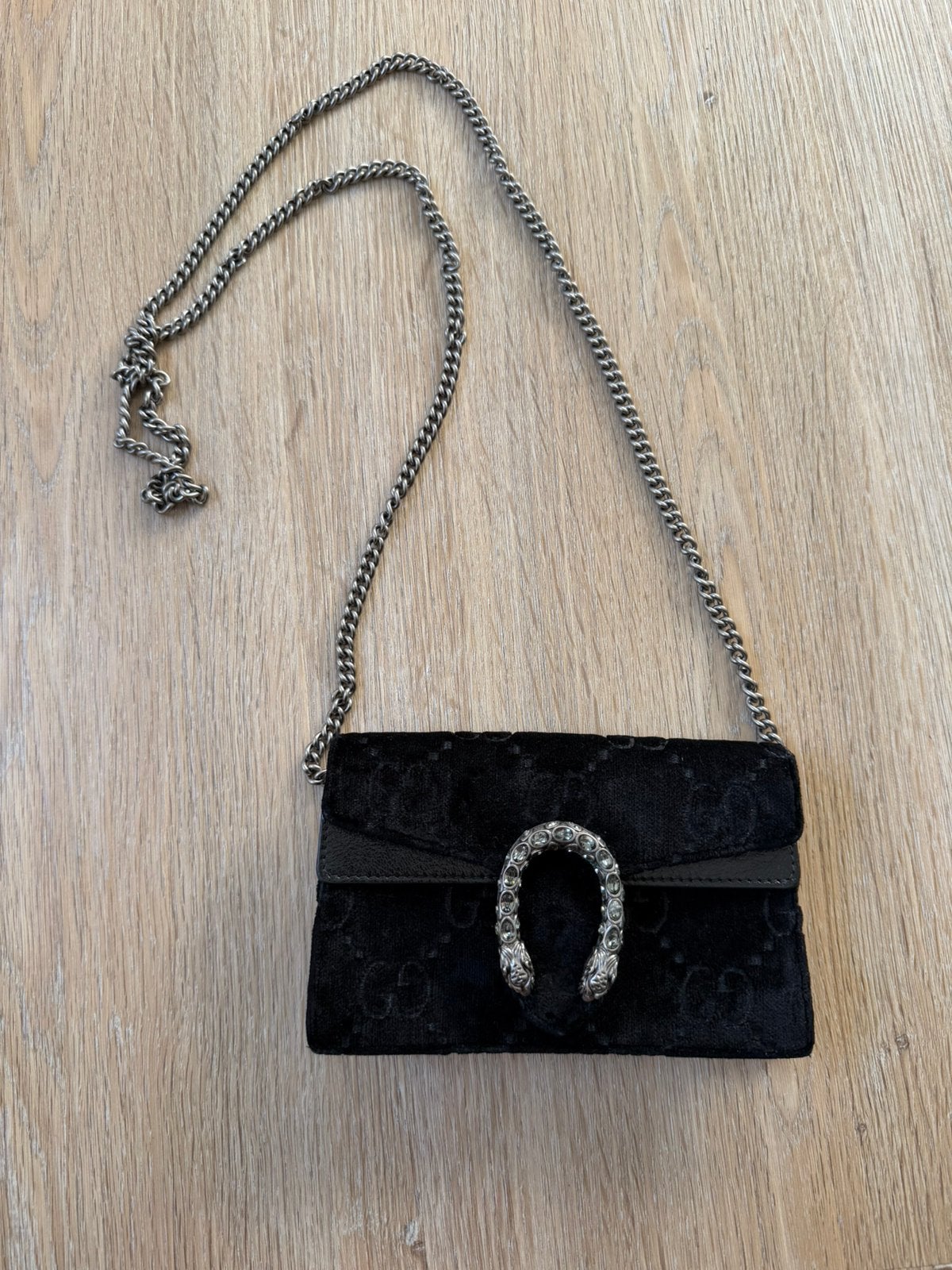 Gucci tasje klein suede, Sieraden, Tassen en Uiterlijk, Tassen | Damestassen, Ophalen, Zo goed als nieuw, Zwart, Handtas