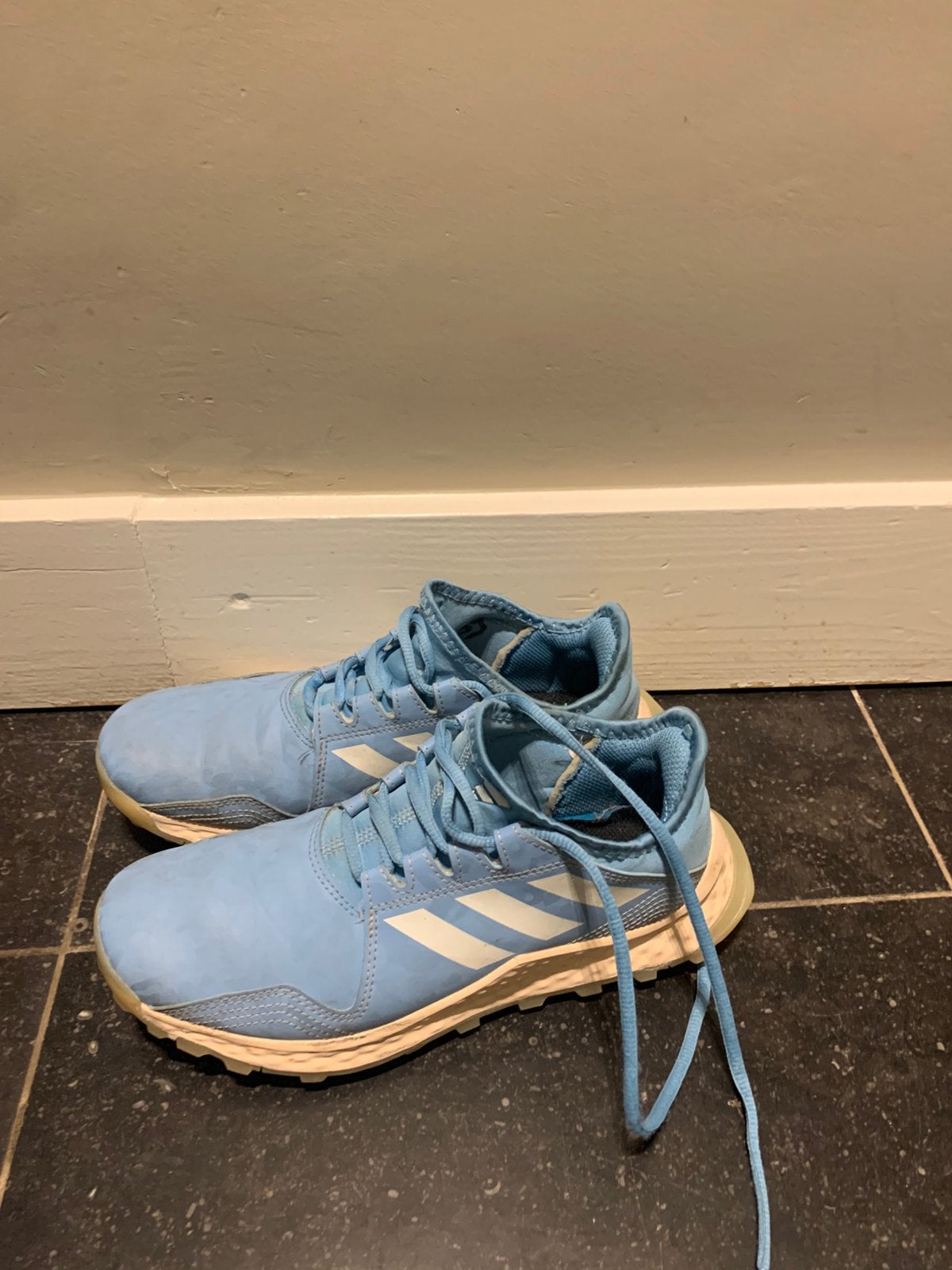 Adidas hockey schoenen 38, Ophalen of Verzenden, Zo goed als nieuw, Schoenen