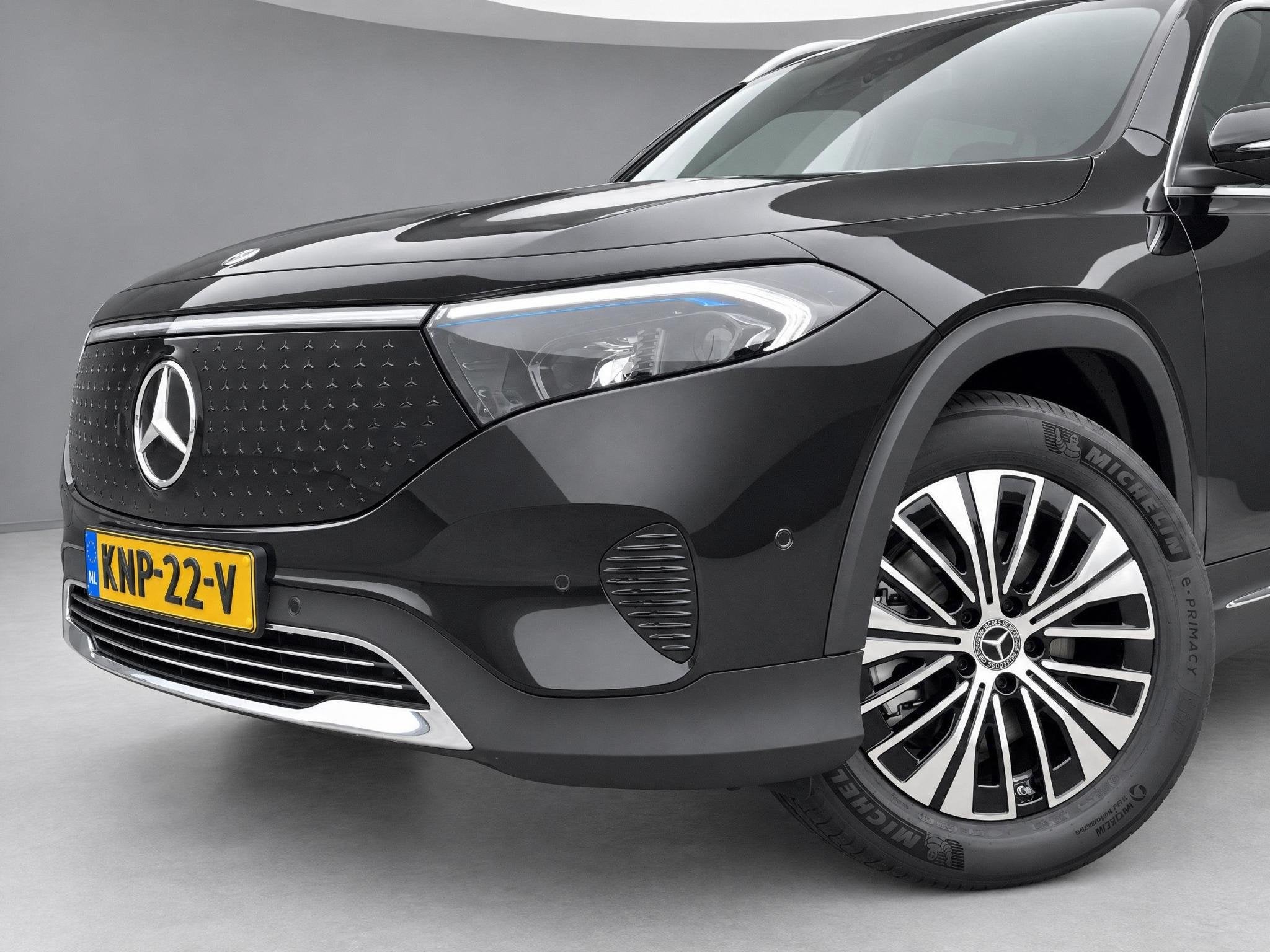 Mercedes-Benz EQB 250+ Business Solution Luxury | Panoramada, 2005 kg, 445 min, Leder en Stof, Zwart