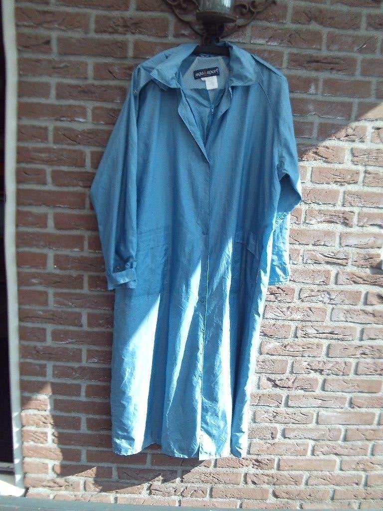 agu sport regenjas licht blauw  maat 44, Ophalen of Verzenden, Zo goed als nieuw, Regenjas, Heren