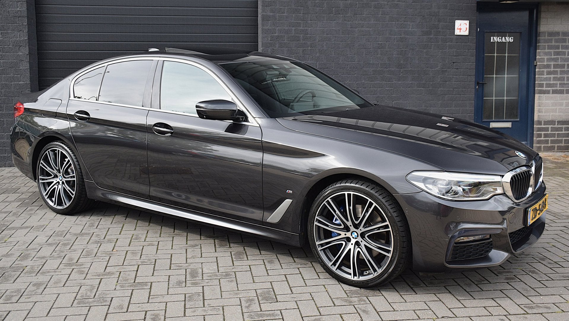 Foto 3 van BMW 5-serie 530e iPerformance High Executive*M-Pakket*DAK*36
