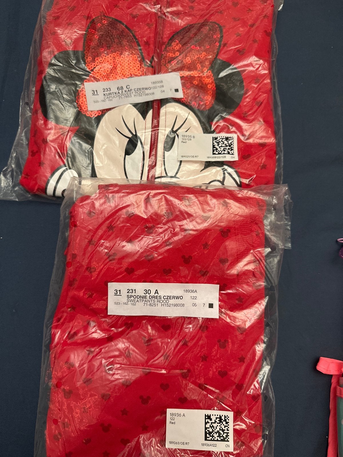 Minnie Mouse Trainingspak Rood  122-128 - Nieuw, Ophalen of Verzenden, Nieuw, Meisje
