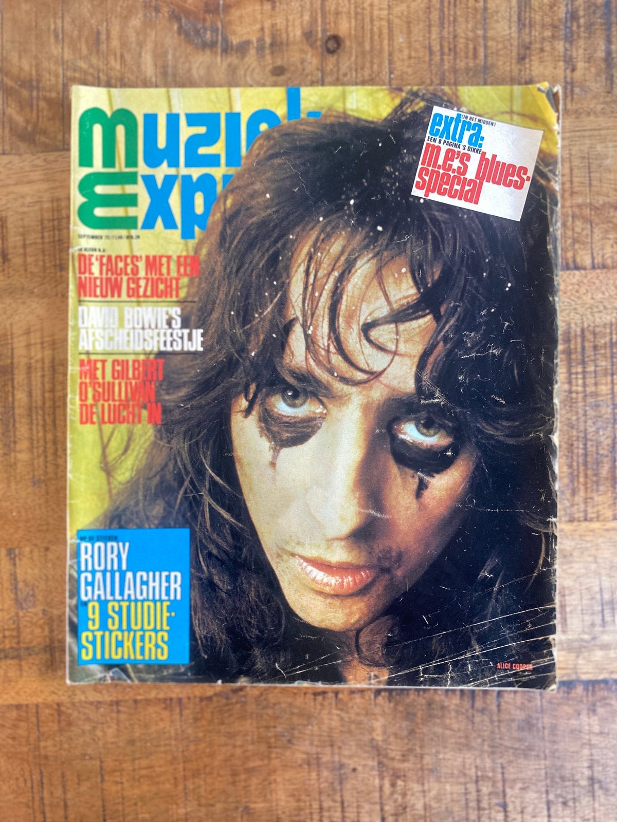 Muziek Expres  met midden poster september 73, Ophalen of Verzenden, Gelezen, Artiest