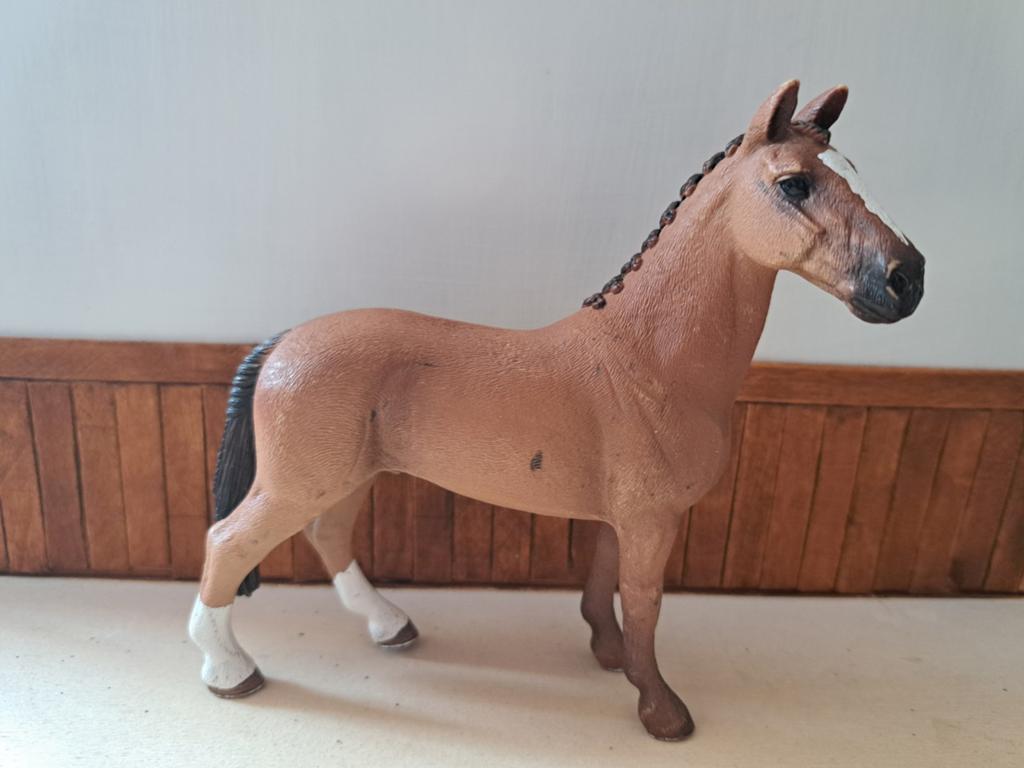 Schleich hannoveraan ruin, Verzamelen, Dierenverzamelingen, Zo goed als nieuw, Beeldje of Figuurtje, Paard, Ophalen of Verzenden