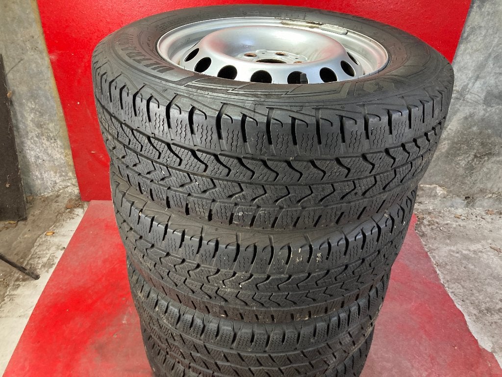 Winterbanden Mercedes Vito 215/65R16 Goodyear, Auto-onderdelen, 16 inch, ., Banden en Velgen, .