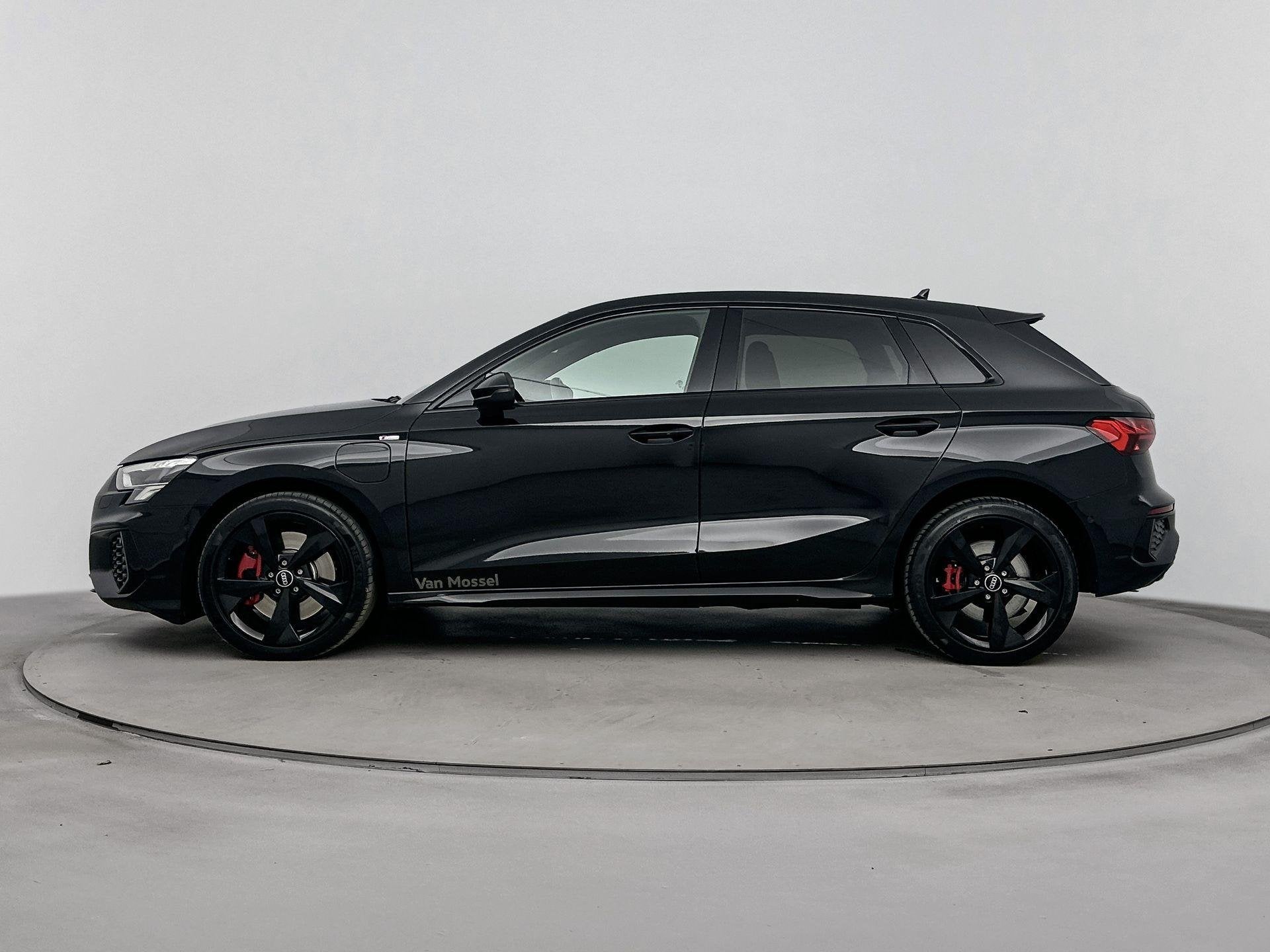 Audi A3 Sportback 45 TFSI e S edition Competition S-LINE | 2, 12 maanden, 77 km/l, 4 cilinders, Leder en Stof