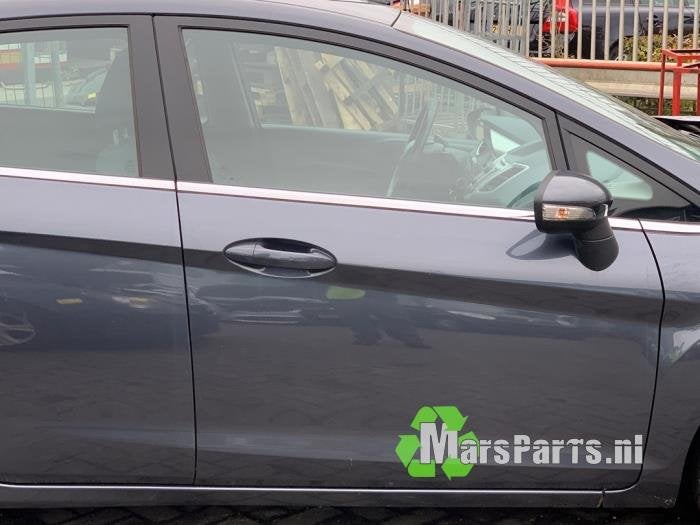 Portier 4Deurs rechts-voor van een Ford Fiesta
