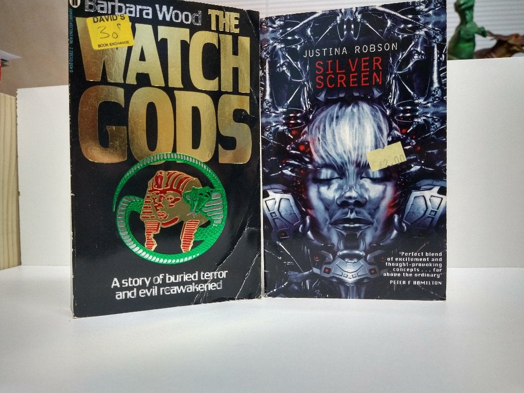 Justina Robson / Barbara Wood - The WATCHGODS / SilverSCREEN, Verzenden, Gelezen, Justina Robson / Barbara Wood