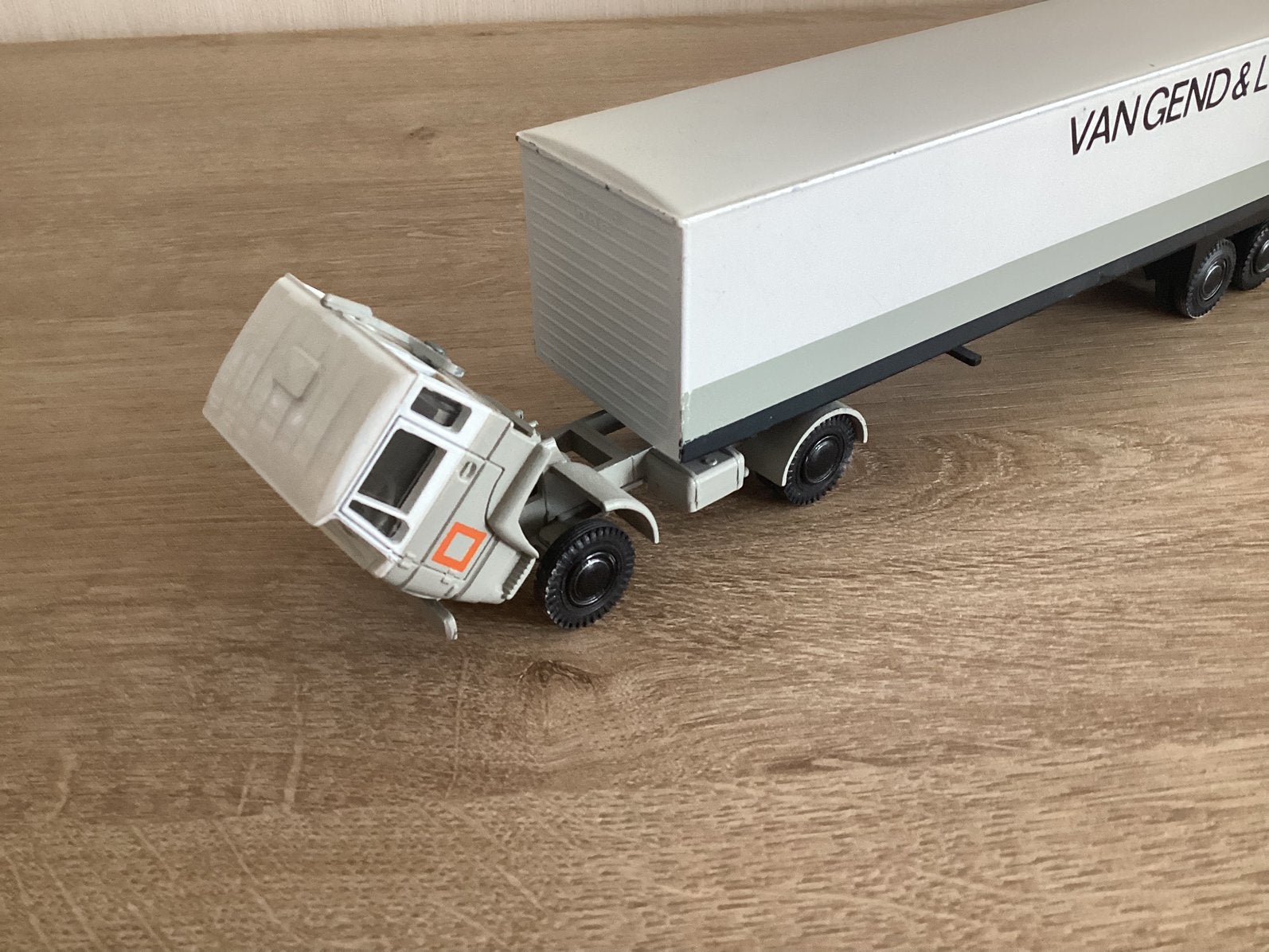 Mooie DAF met Kantel cabine oplegger van Gend & Loos, Ophalen of Verzenden, Zo goed als nieuw, Bus of Vrachtwagen, Lion Toys