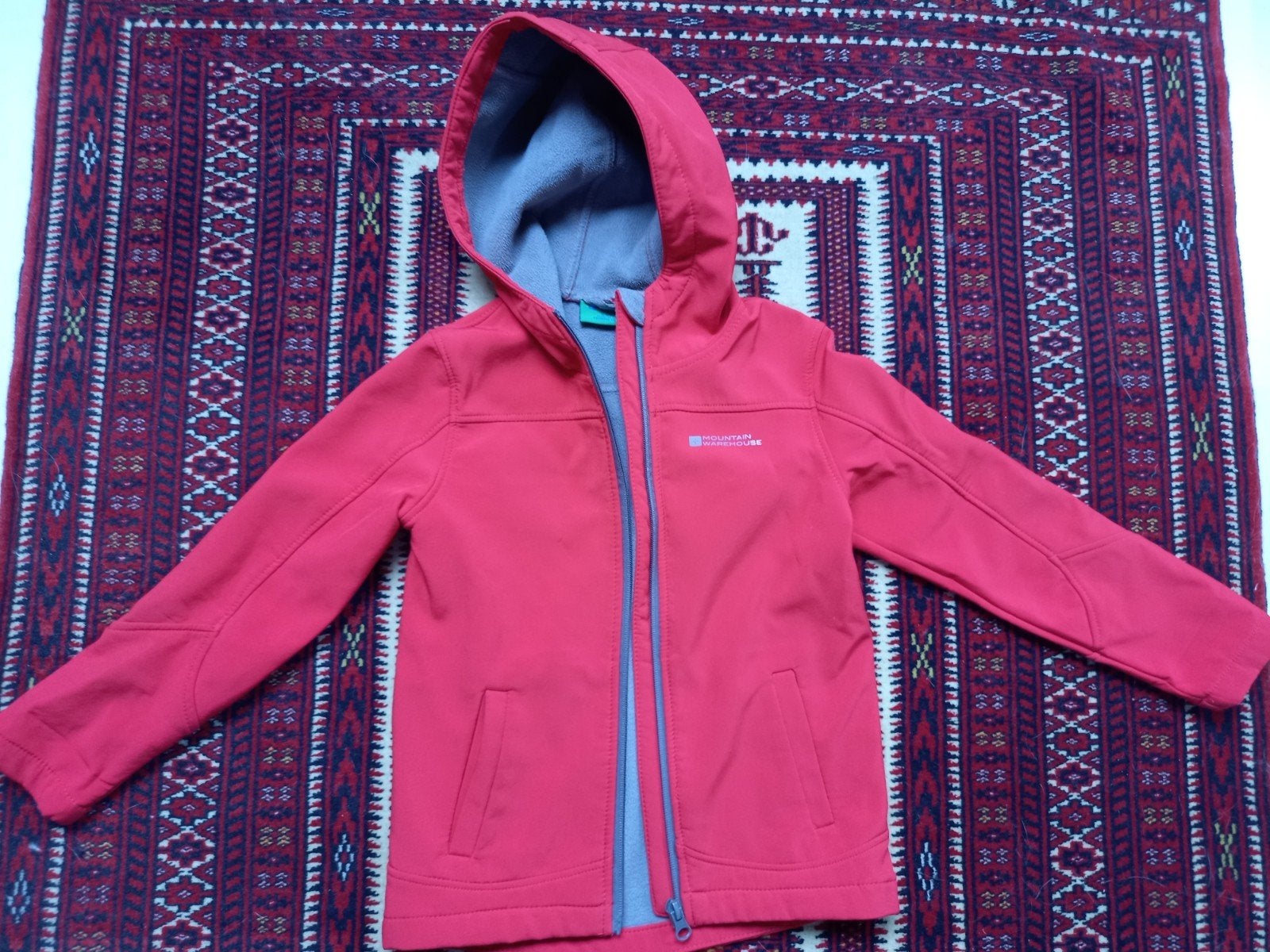 Kinderjas Mountain Warehouse maat 5-6 jr 110-116, Ophalen, Zo goed als nieuw, Rood
