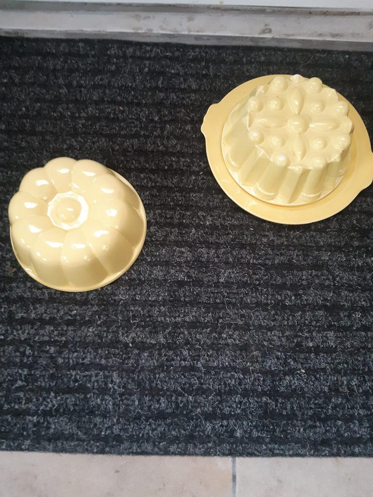 Vintages puddingvormen, Ophalen