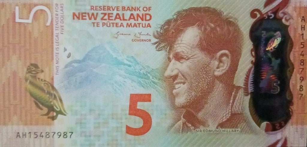 New Zealand 5 dollars 2015 UNC p.191a (# 576), Postzegels en Munten, Bankbiljetten | Oceanië, Verzenden, Los biljet