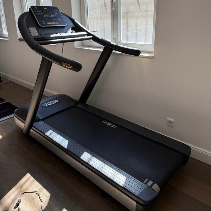 Professionele loopband - Technogym (in nieuwstaat), Ophalen, Zo goed als nieuw, Loopband