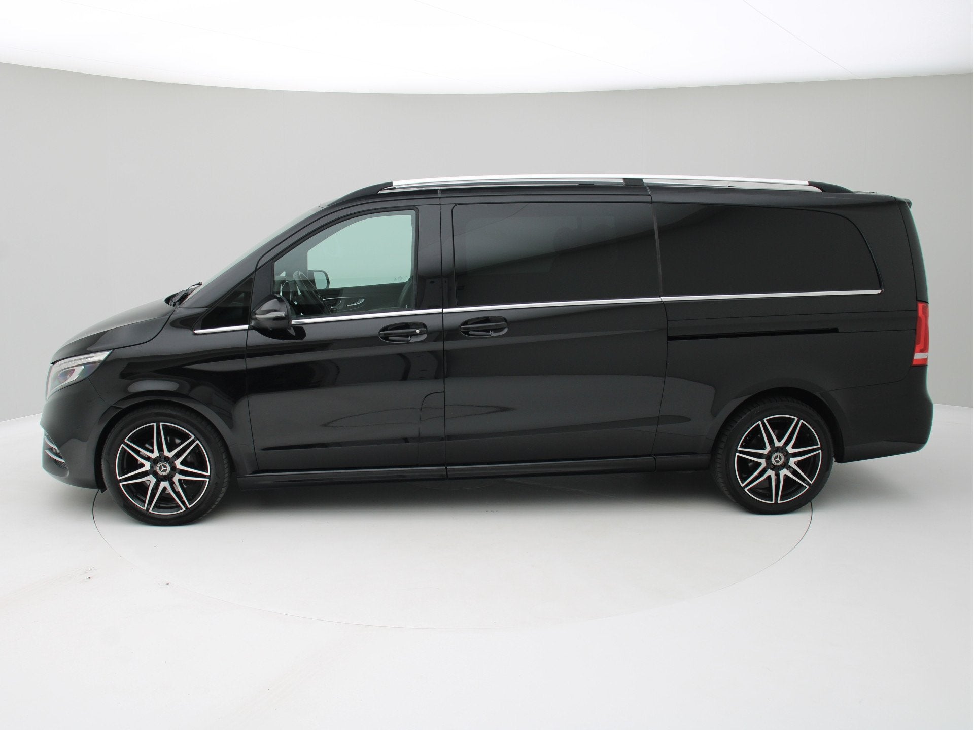 Mercedes-Benz V-Klasse 300d Extra Lang DC AMG Memory, Distro, Auto's, Automaat, Gebruikt, 4 cilinders, 2500 kg