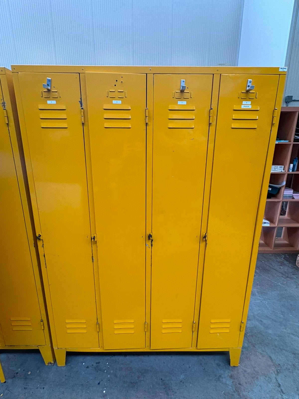 Gele lockers 4 deurs, Ophalen, Zo goed als nieuw
