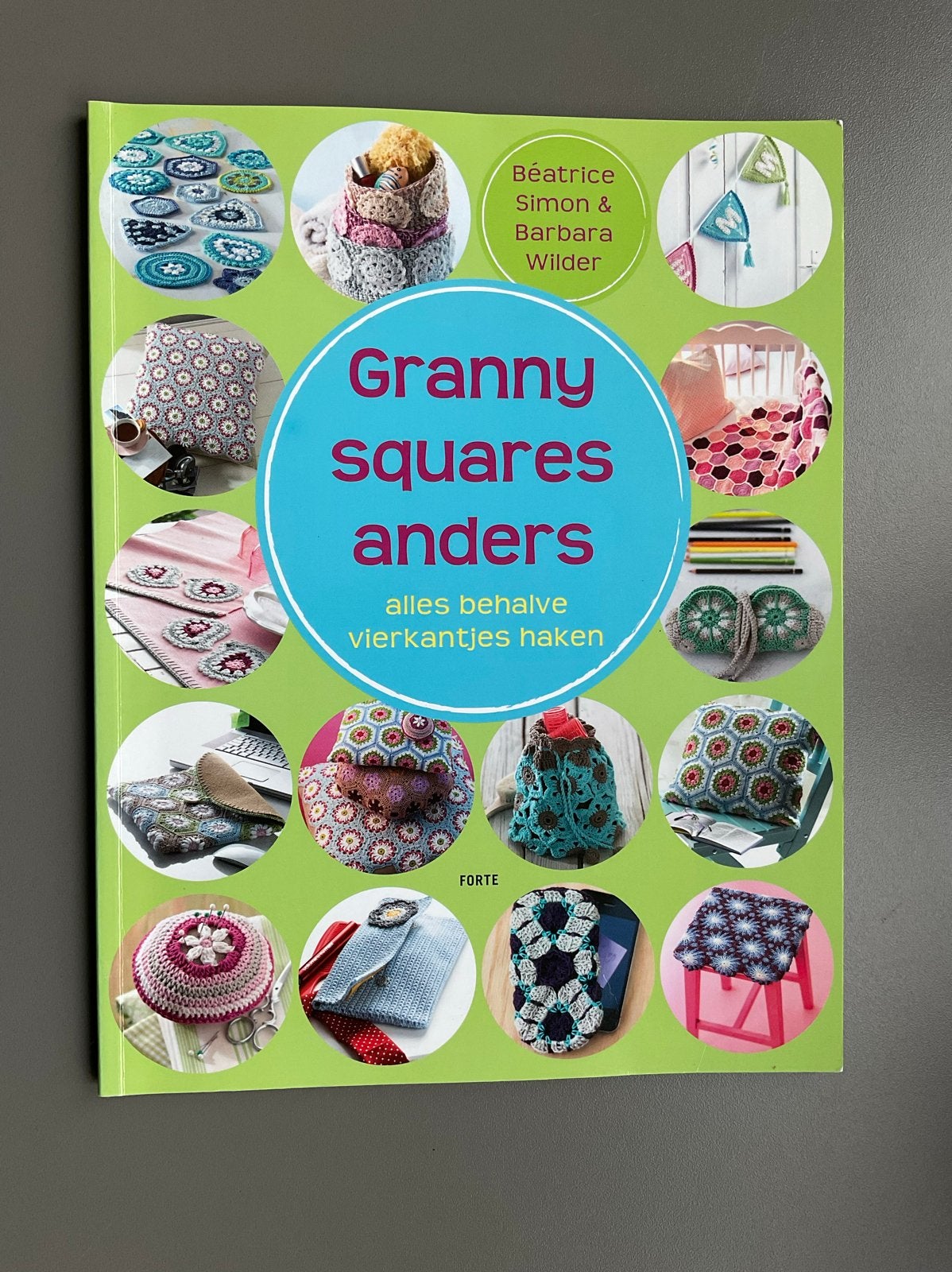 Granny Squares Anders: Nieuwe Ontwerpen Haken, Ophalen of Verzenden, Zo goed als nieuw