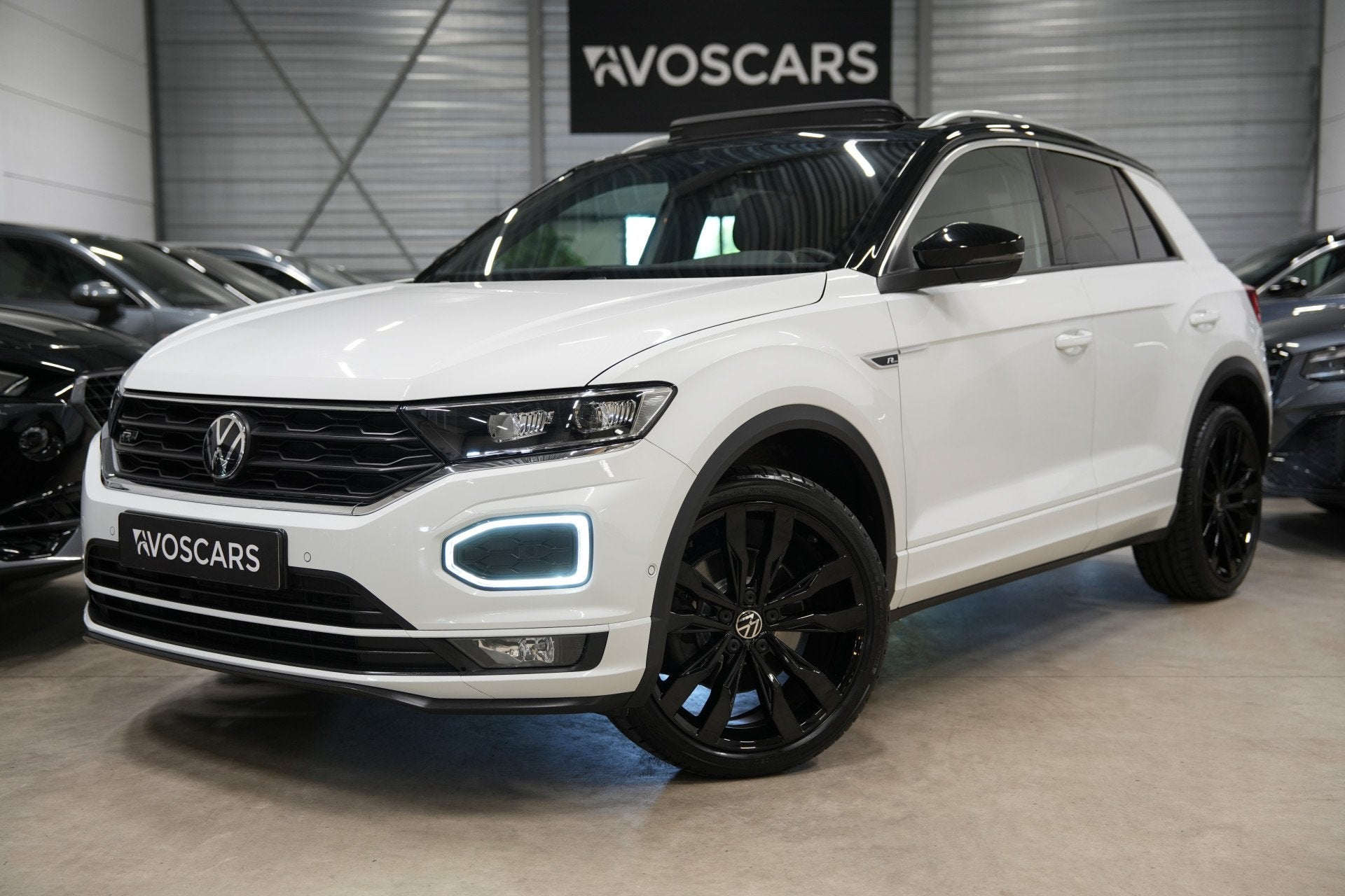 Volkswagen T-Roc 1.5 TSI 3x R-Line * Pano - Virtual - Beats, Auto's, 1254 kg, 4 cilinders, Wit, Origineel Nederlands