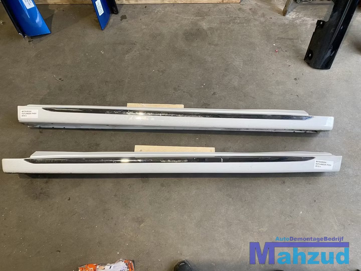 MITSUBISHI OUTLANDER PHEV Wit Links Rechts sideskirt zijskir, Info@mitsubishi-motors.com, Gebruikt, Mitsubishi Motors Corporation