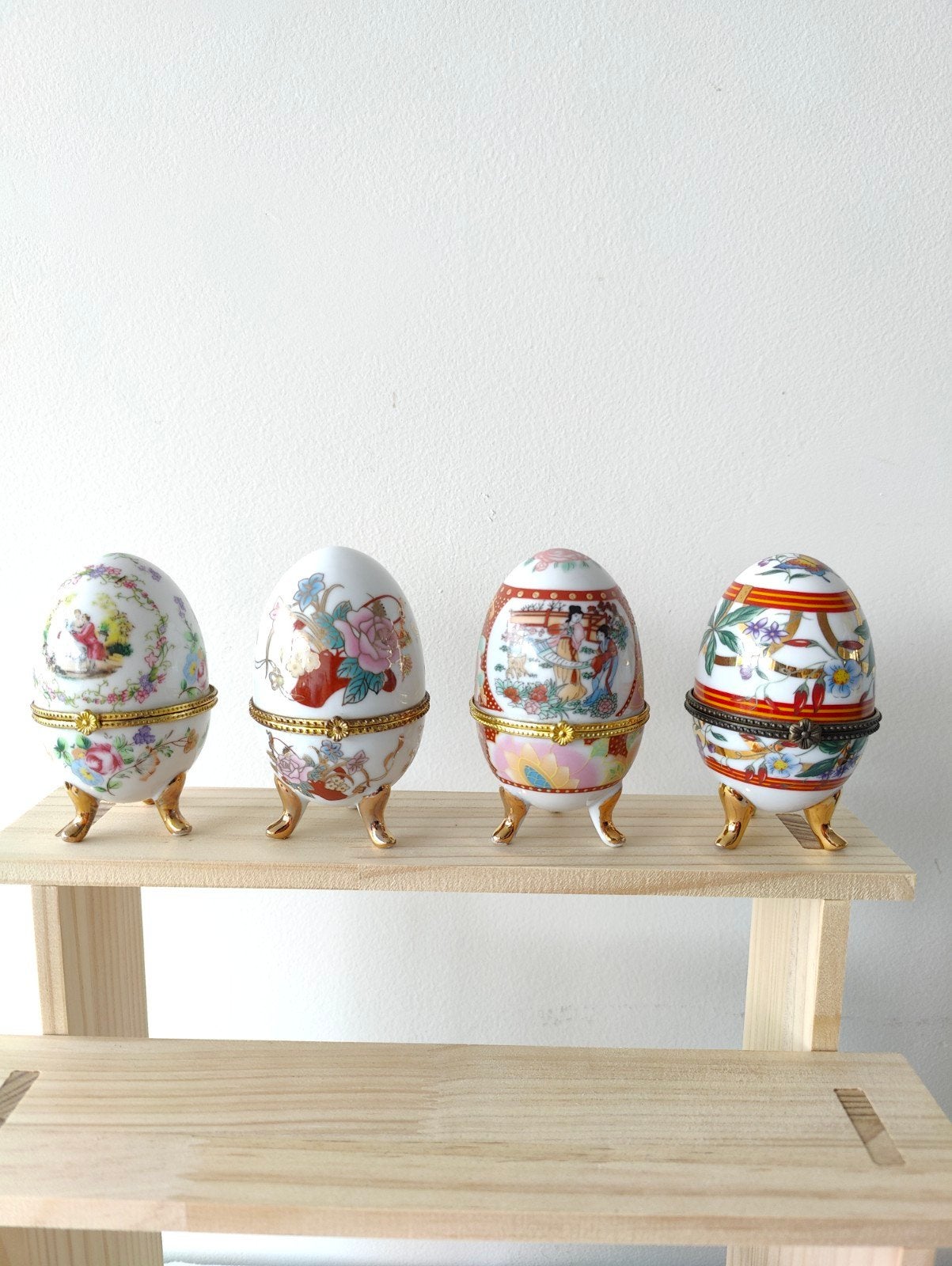 Set van 4 porseleinen eivormige snuisterijendoosjes, Ophalen of Verzenden