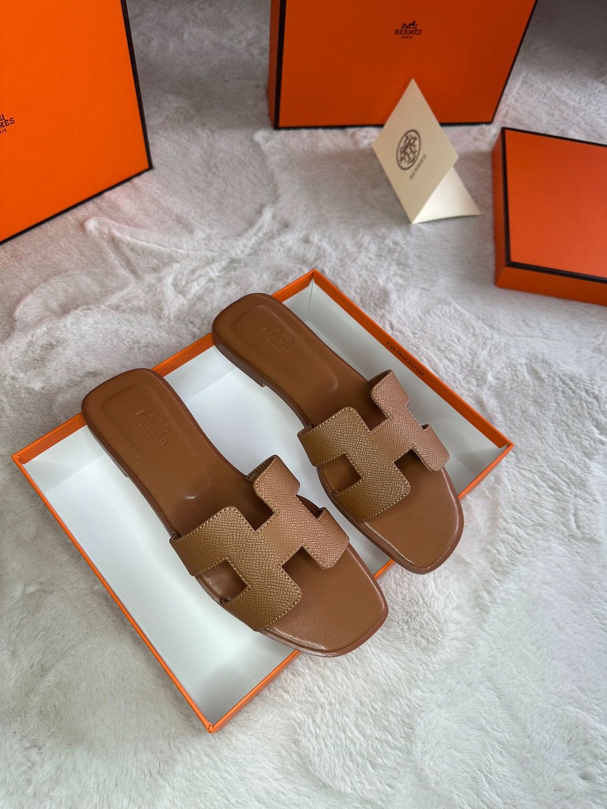 Hermes oran bruin wit zwart meerdere kleuren 36tm42 voorraad, Kleding | Dames, Ophalen of Verzenden, Nieuw