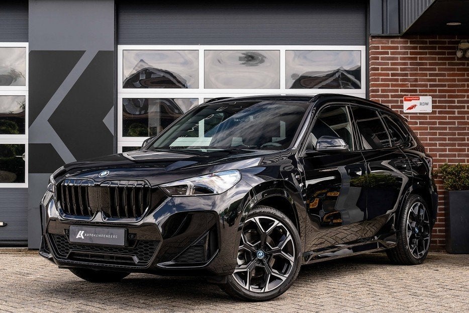 BMW X1 xDrive25e M Sport | Driving Ass. Plus | 20' Inch | Co, Automatische klimaatregeling, Gebruikt, Alcantara, Zwart