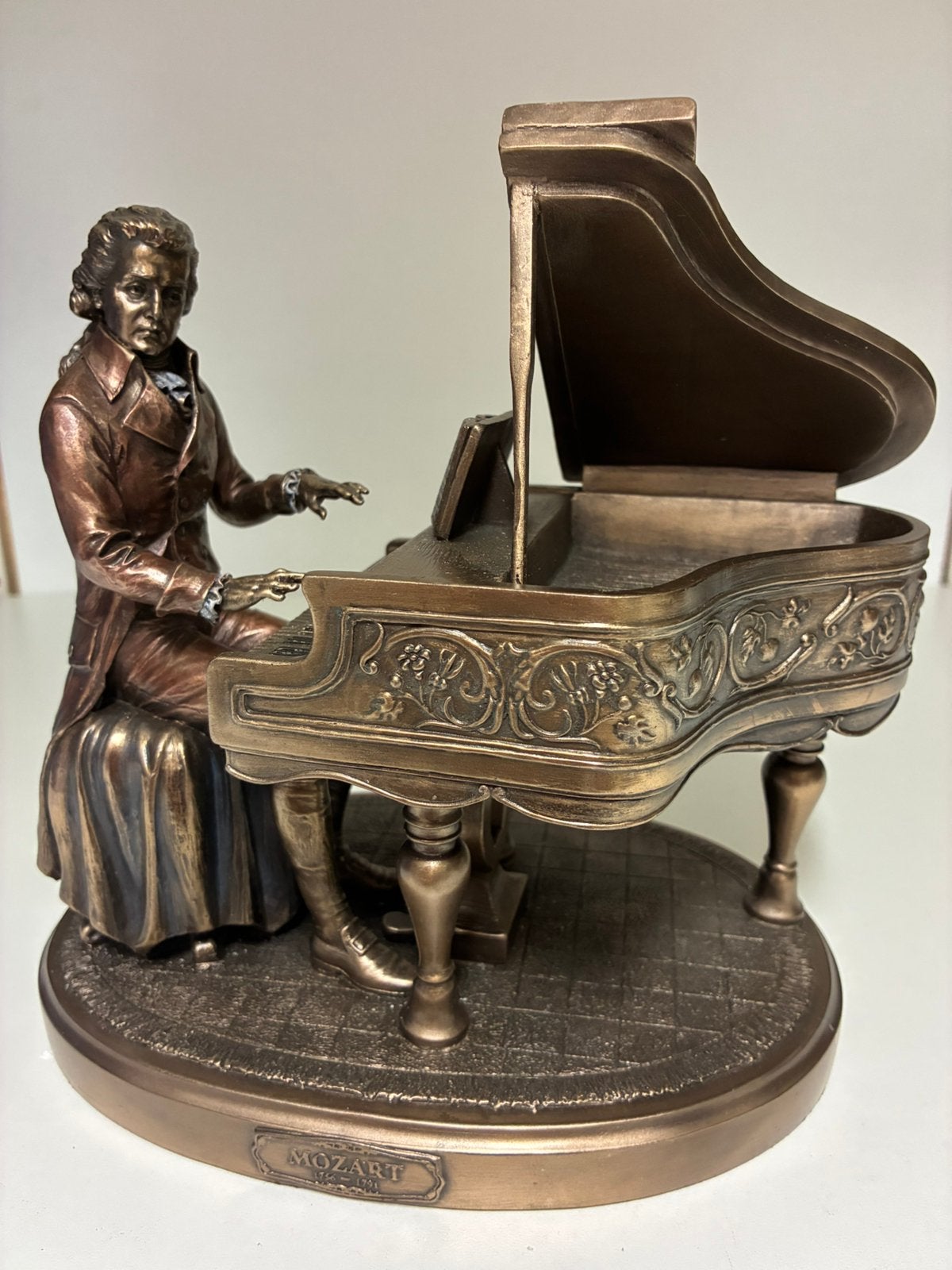 Bronzen Beeld van Wofgang Amadeus Mozart achter de Vleugel, Ophalen of Verzenden, Zo goed als nieuw, Mens