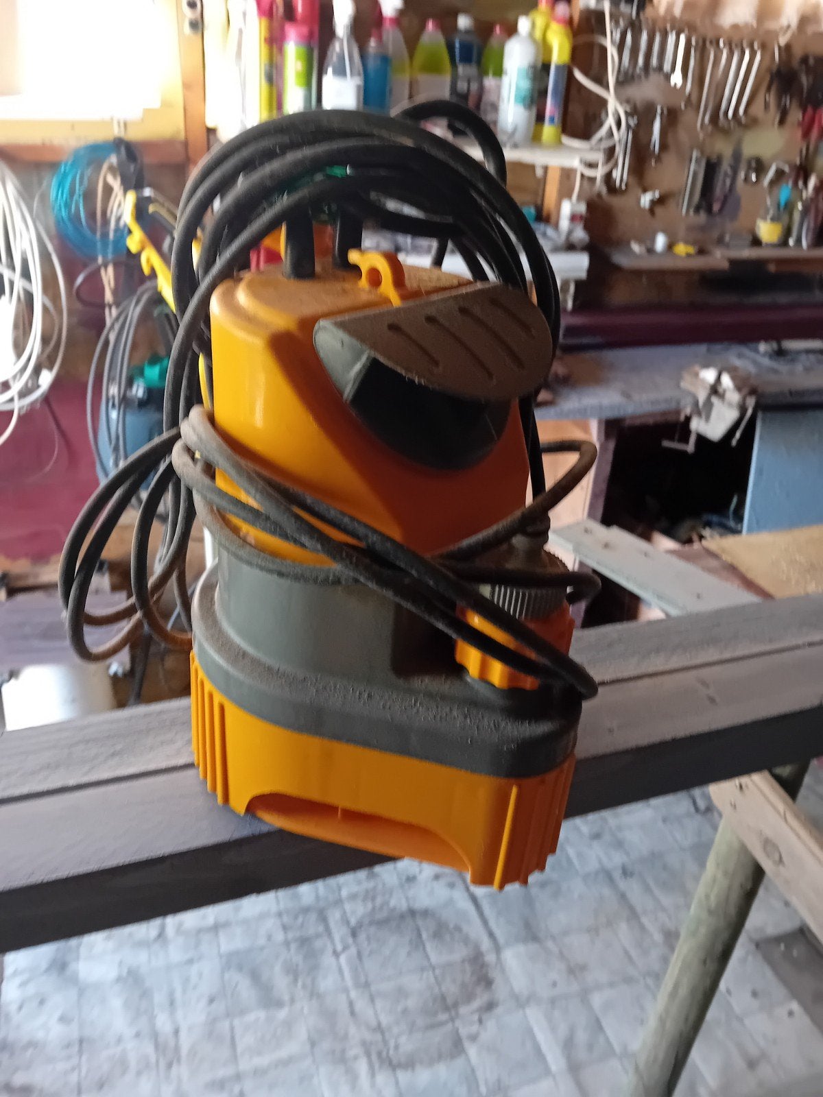 Gebruikte dompelpomp, ideaal voor waterafvoer