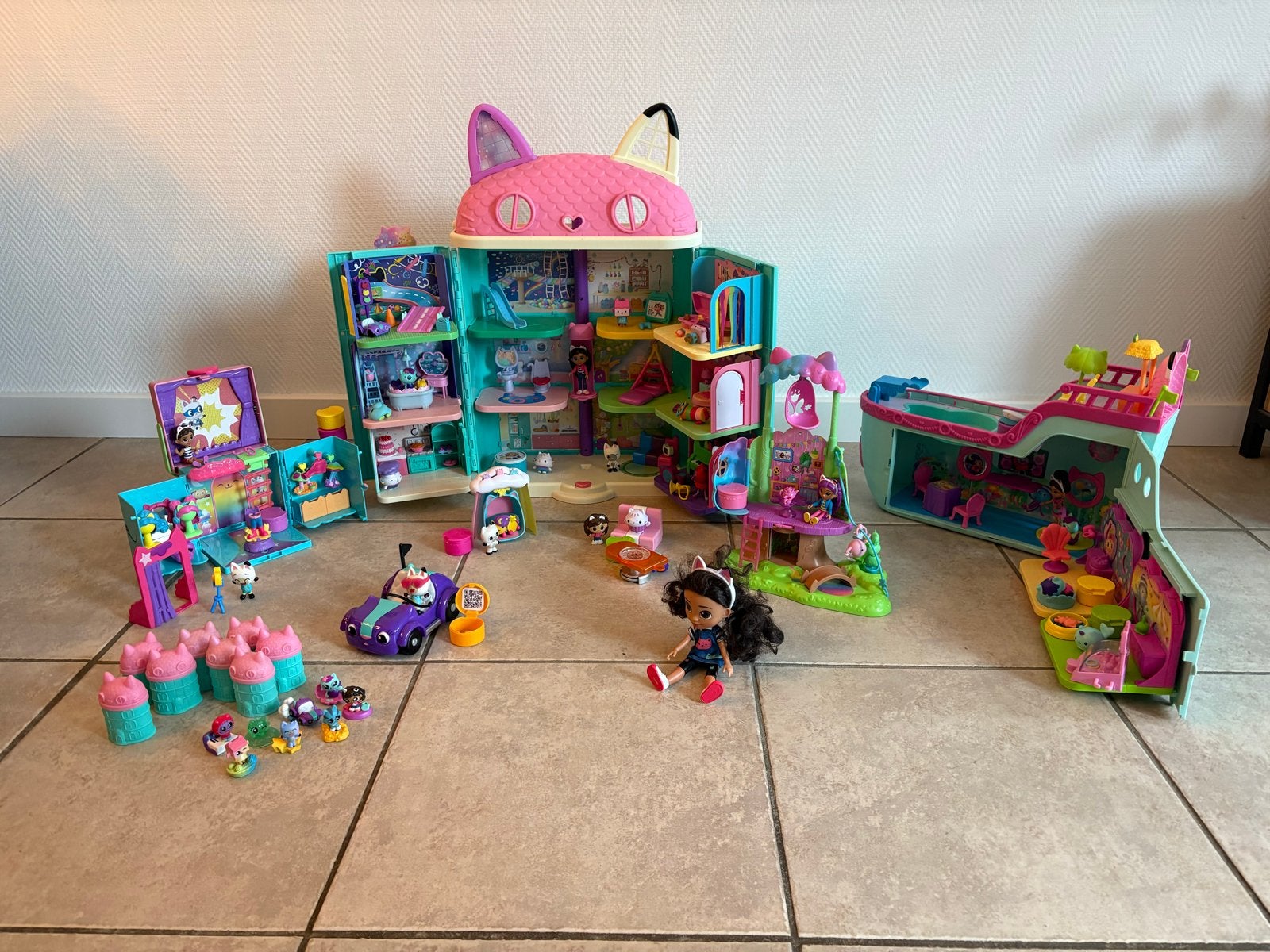 Gabby's Poppenhuis, boot, fee-huis, verkleedkamer, speelsets, Ophalen of Verzenden, Zo goed als nieuw, Meisje