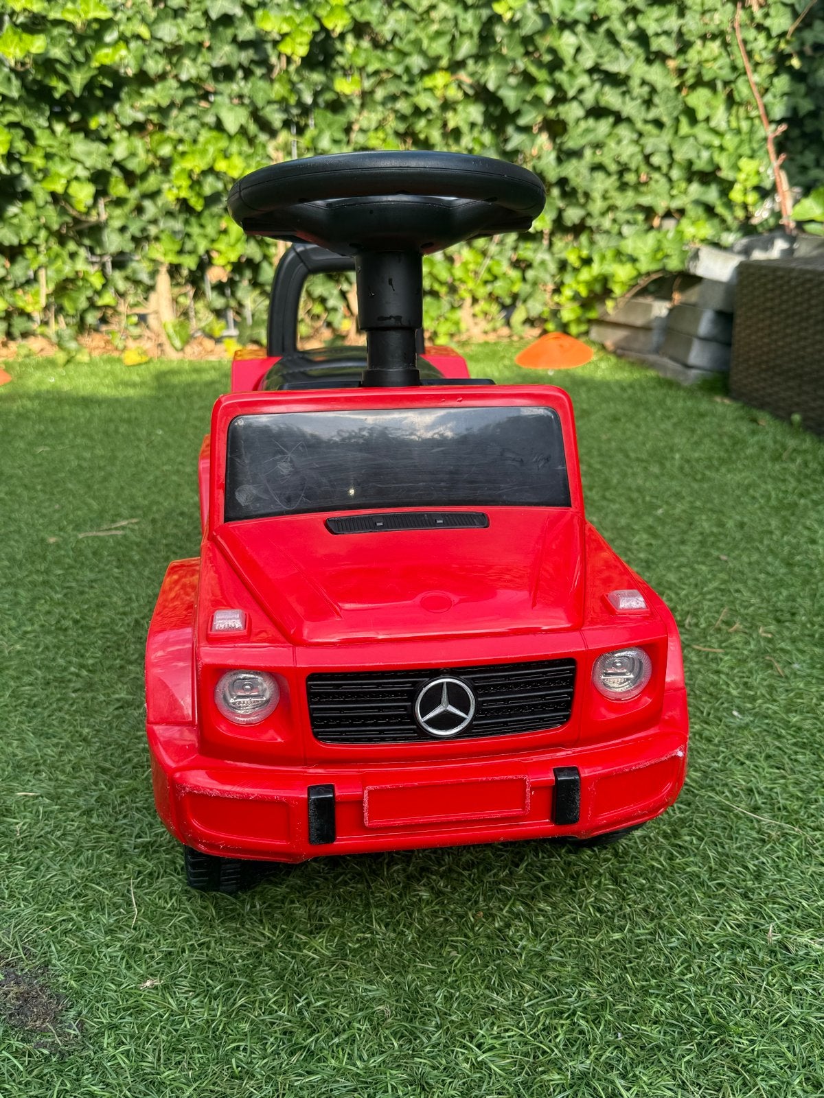 Rode Mercedes-Benz G-Klasse loopauto voor kinderen, Ophalen, Gebruikt