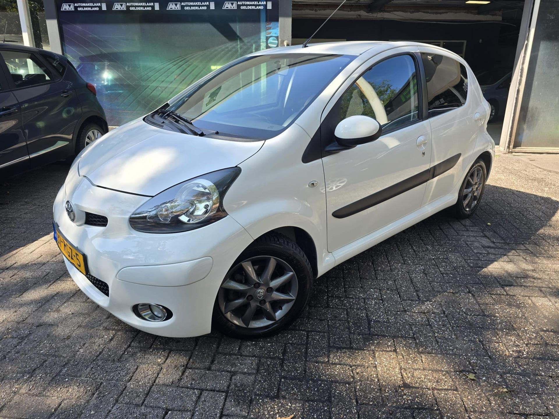 Toyota Aygo 1.0-12V Dynamic Navigator | AUTOMAAT | 2E EIGENA, Auto's, Euro 5, Stof, Gebruikt, Origineel Nederlands
