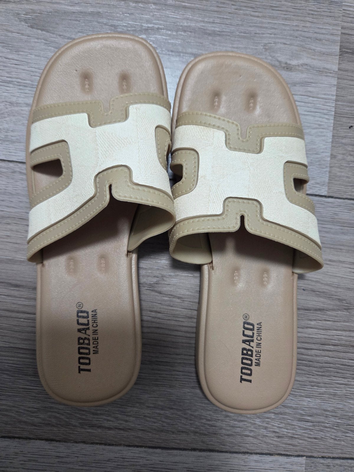 beige slippers - Maat, Slippers, Beige, Ophalen of Verzenden, Zo goed als nieuw