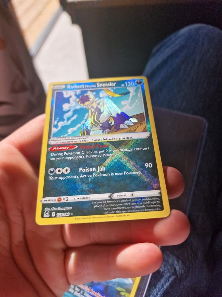 Radiant Hisuian Sneasler Pokemon kaart psa ?, Ophalen of Verzenden, Zo goed als nieuw, Losse kaart, Foil