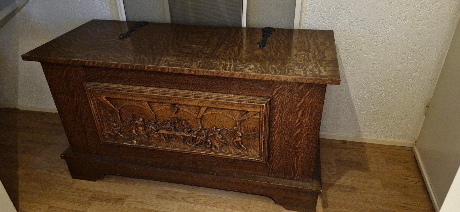 Antieke houten kist met houtsnijwerk, Ophalen, 50 – 75, Gebruikt, 100 tot 150 cm