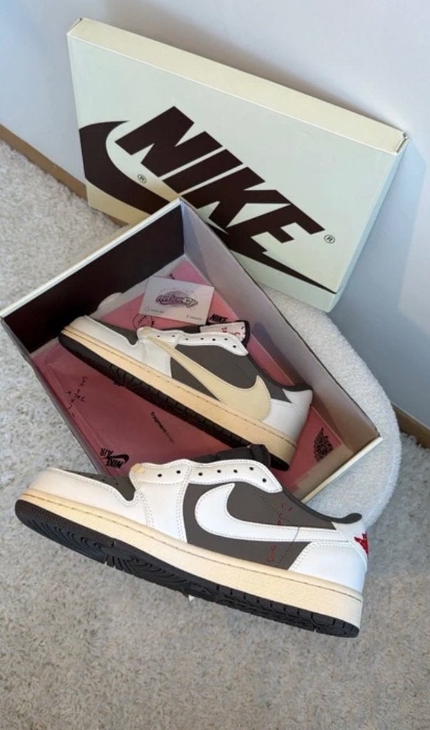 Travis scott reverse mocha, Ophalen of Verzenden, Nieuw, Bruin