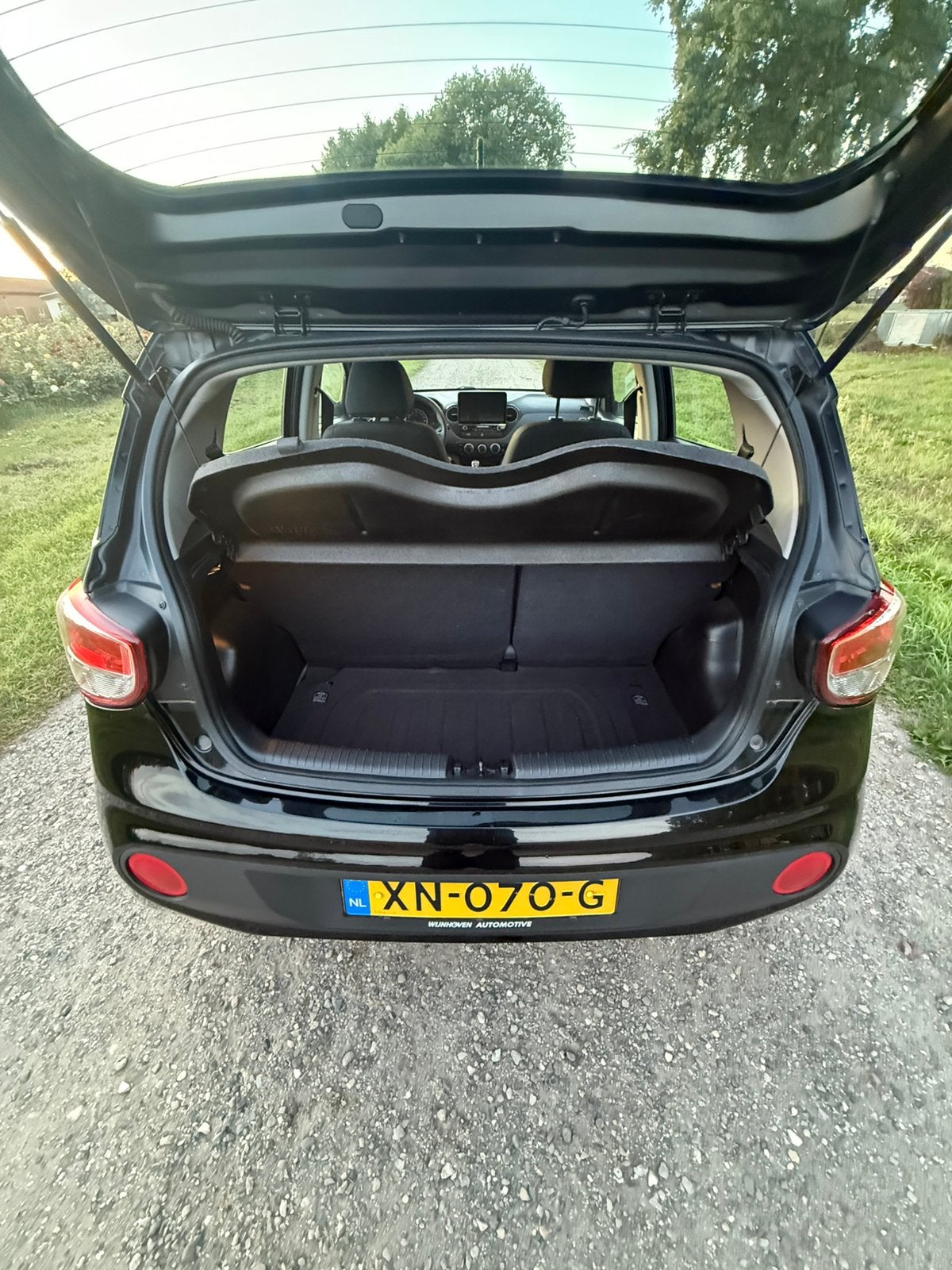 Foto 24 van Hyundai i10 1.0i 66pk 2019 Zwart