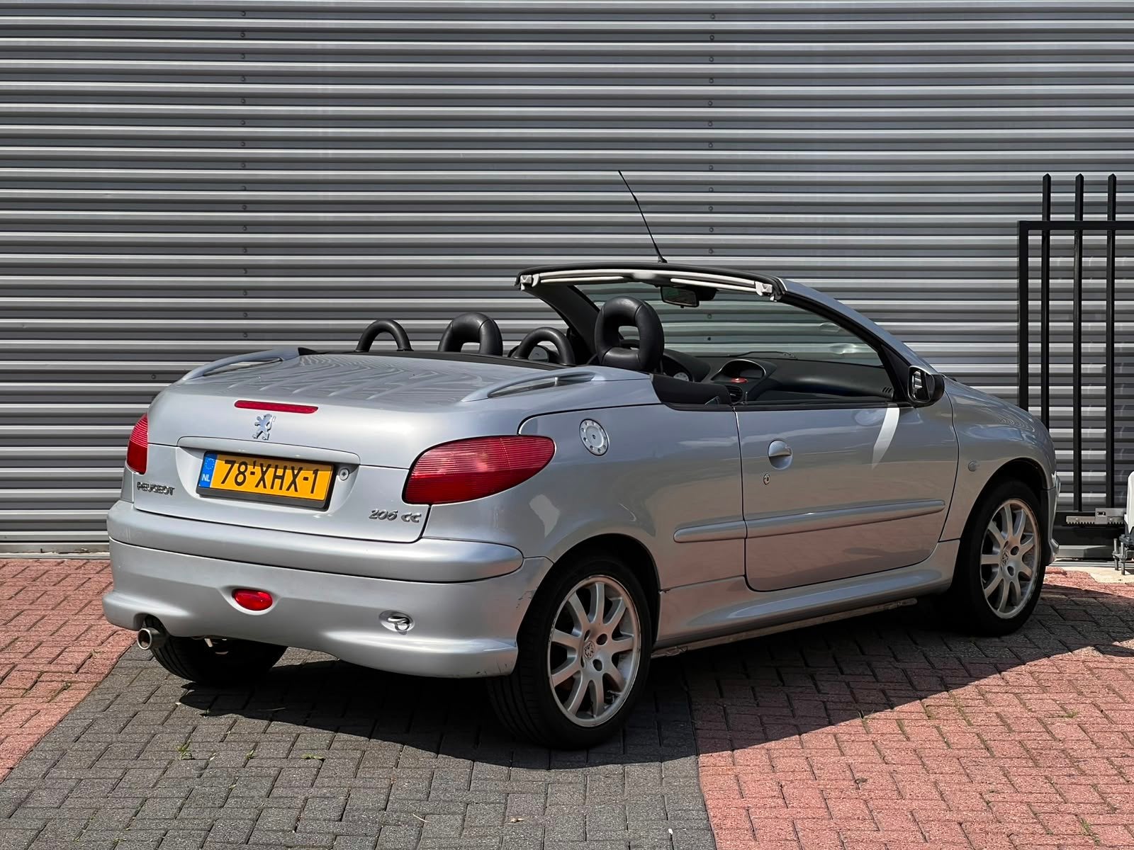 Peugeot 206 CC 1.6-16V Quiksilver | APK 3-27 | Leer, Voorwielaandrijving, Gebruikt, Zwart, 4 cilinders