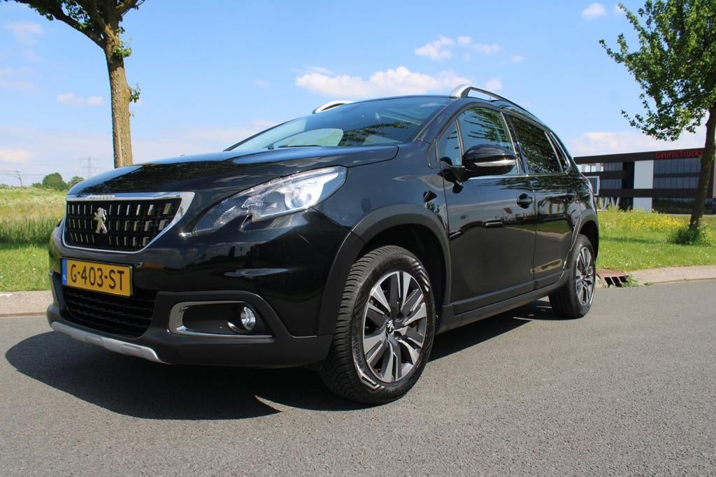 Peugeot 2008 1.2 PureTech Allure Climate Control Navigatie A, Voorwielaandrijving, 1199 cc, Leder en Stof, Zwart