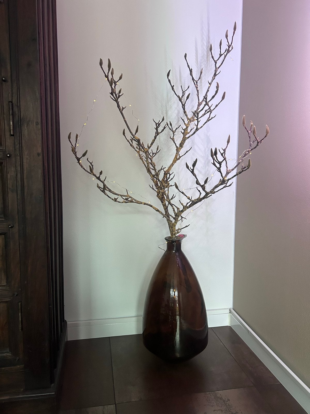 Grote bruine glazen vaas met decoratieve takken, Ophalen, Bruin, Inclusief decoratie, Glas