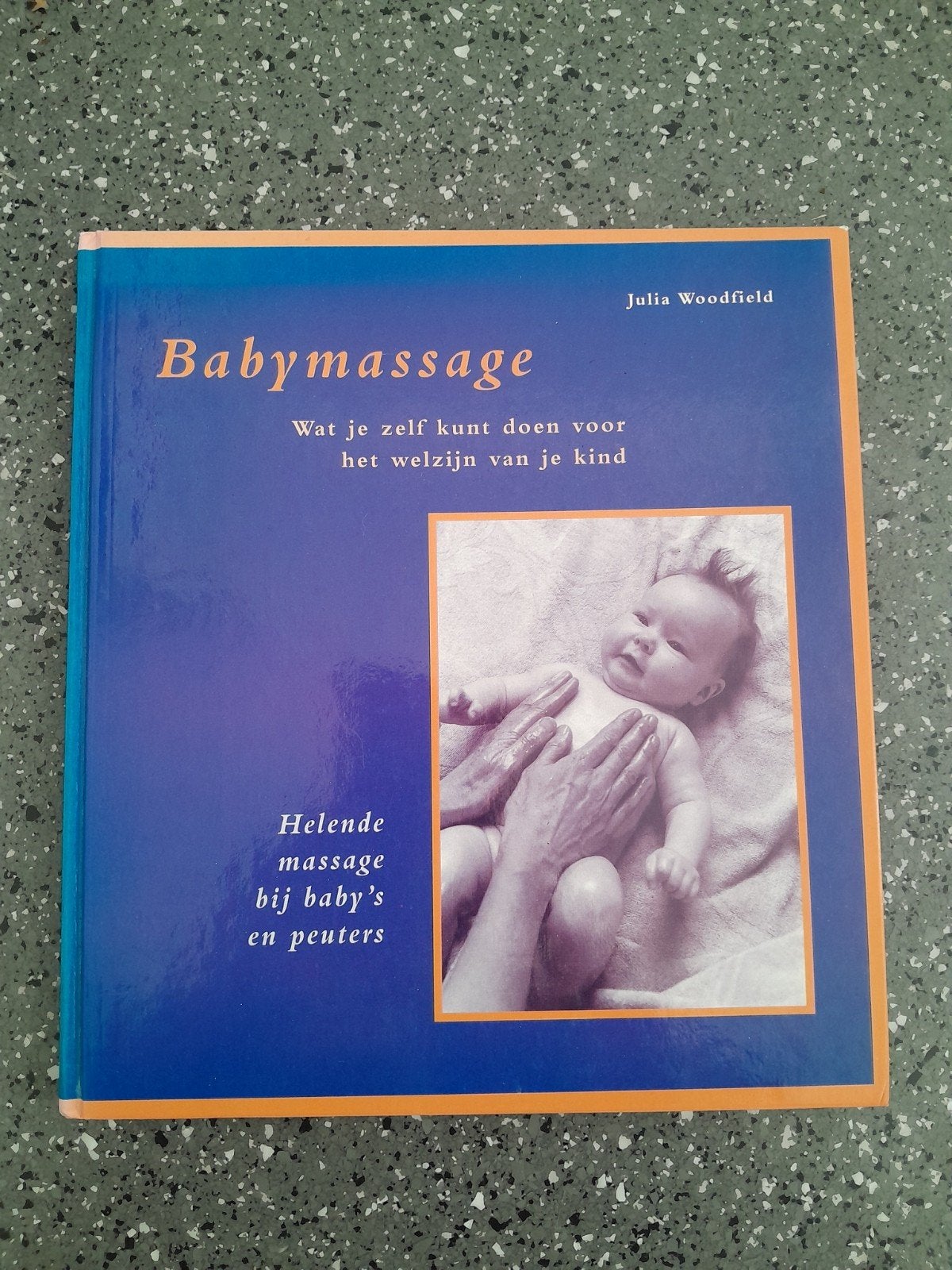 Babymassage helende massage baby peuters boek, Ophalen of Verzenden, Zo goed als nieuw, Gezondheid en Conditie