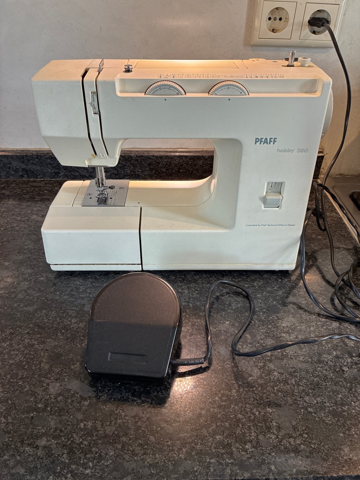 Pfaff Hobby 380 Naaimachine - Gebruikt maar goed, Hobby en Vrije tijd, Naaimachines en Toebehoren, Ophalen of Verzenden, Gebruikt