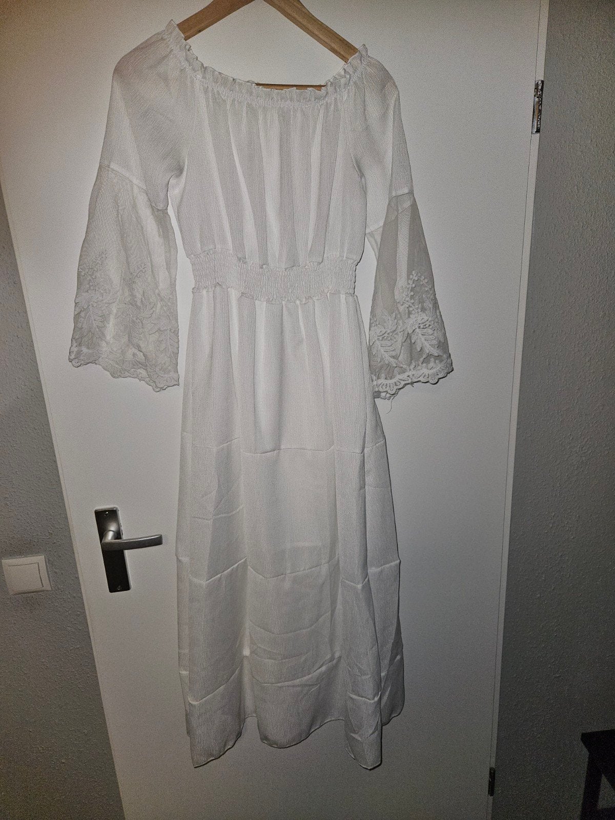 Witte off-shoulder jurk met kanten mouwen,  Ibiza style, Maat 38/40 (M), Wit, Nieuw, Ophalen of Verzenden