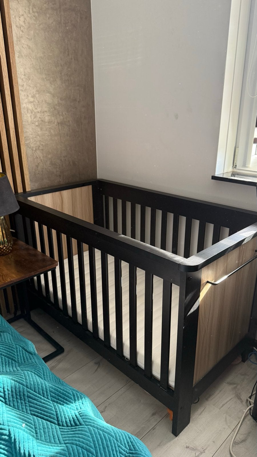 Born Lucky Babybed Zwart Oxford met houten details, Ophalen, Zo goed als nieuw, Ledikant