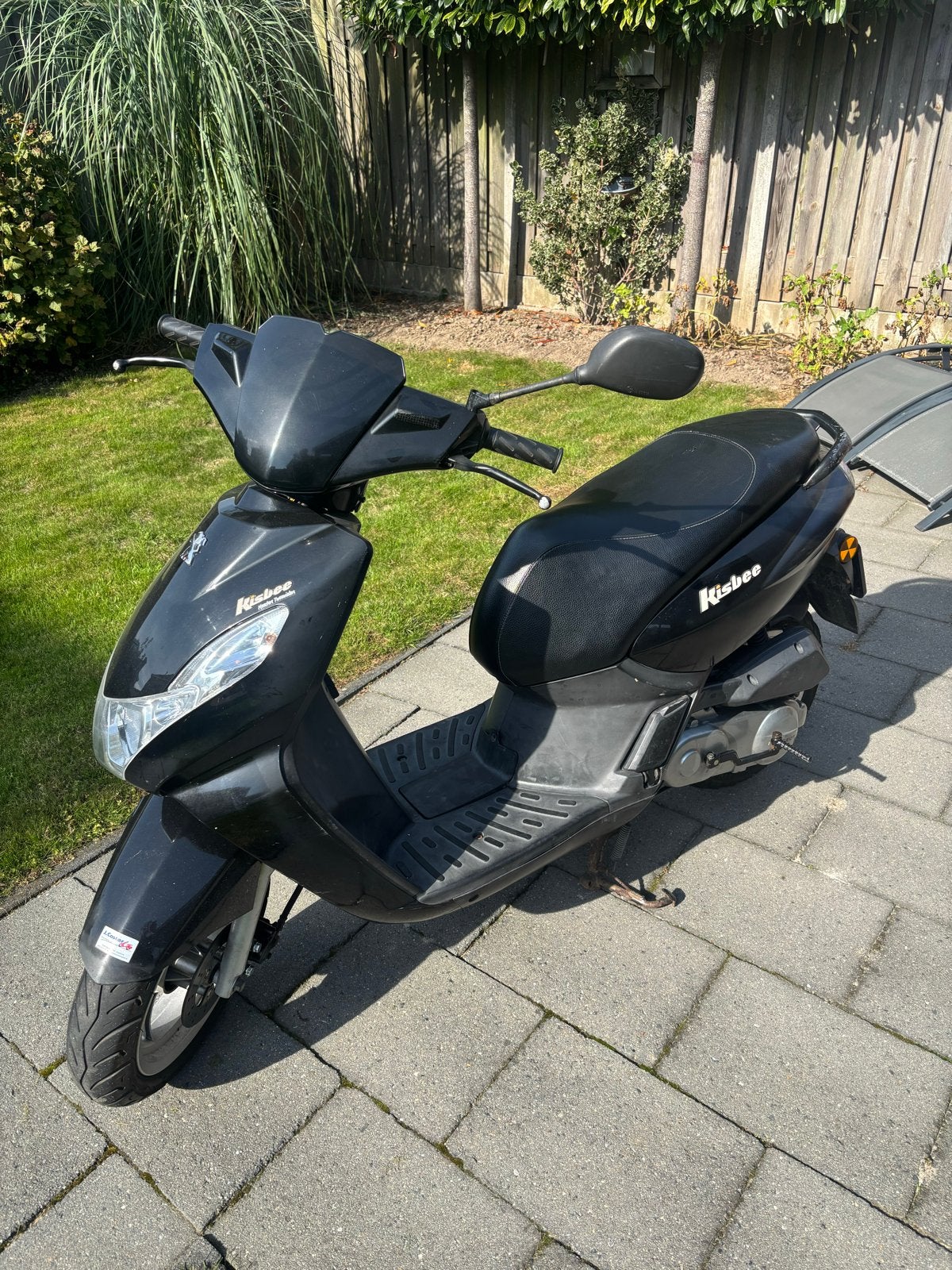 Peugeot Kisbee scooter - Zwart, goed onderhouden, Ophalen, Gebruikt, Overige modellen, Maximaal 45 km/u