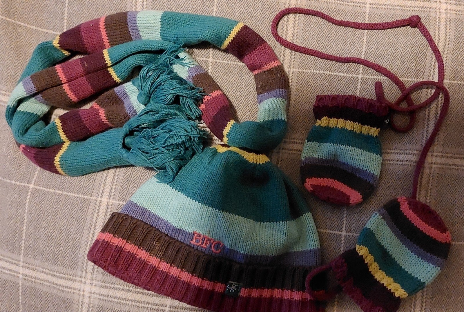 Muts, sjaal en wanten set - Kleurrijk gestreept, Setje, Jongen of Meisje, BFC, Ophalen of Verzenden