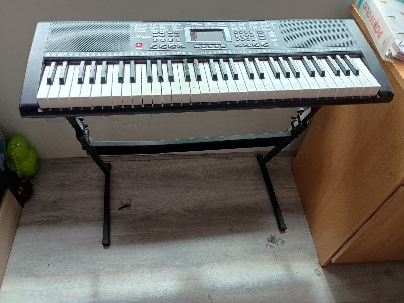 Aengus Keyboard met veel opties, adapter en standaard, Muziek en Instrumenten, Keyboards, Ophalen, Gebruikt, 61 toetsen, Overige merken