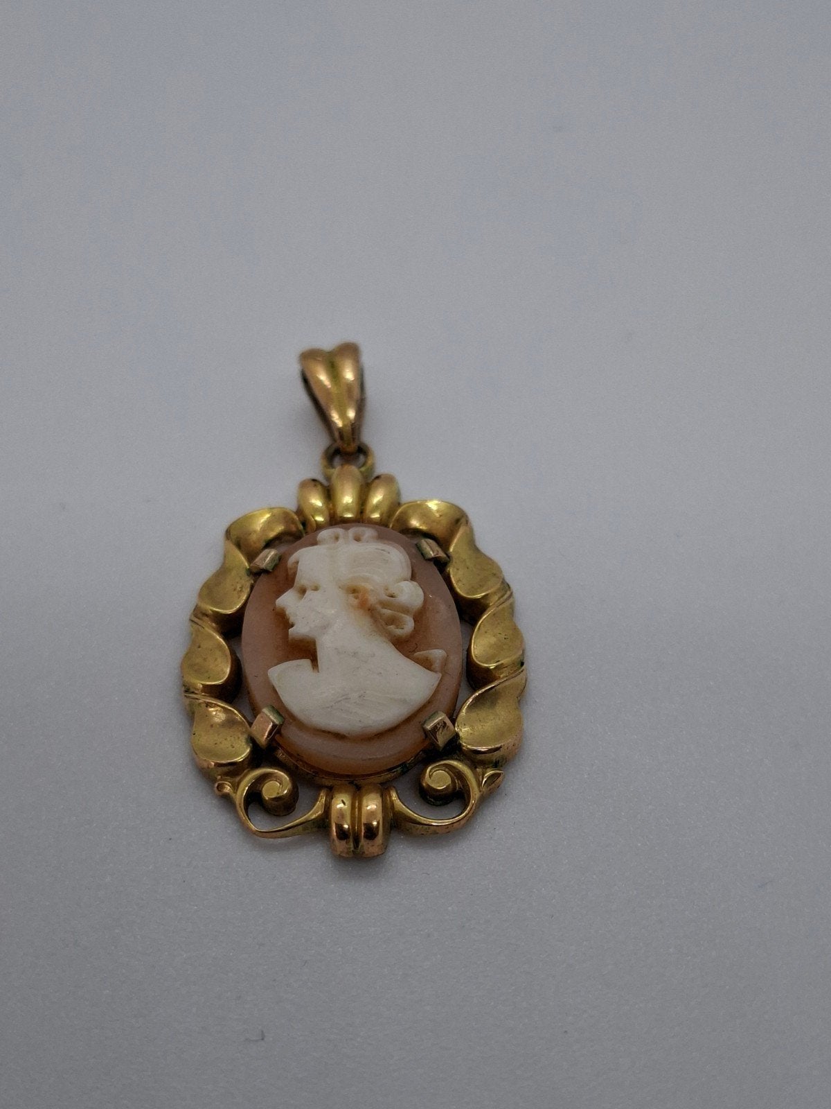 Camee Hanger  double, Gebruikt, Overige voorstellingen, Ophalen of Verzenden, Goud