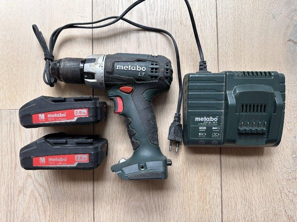 Metabo 18V accuboormachine + lader + 2 accu's, Gebruikt, Variabele snelheid, Ophalen of Verzenden, Boor- en Schroefmachine