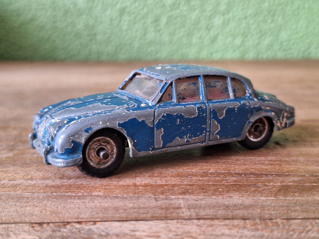 Dinky Toys Jaguar 3.4 Litre uit de jaren 60, Ophalen of Verzenden, Gebruikt, Auto, Dinky Toys