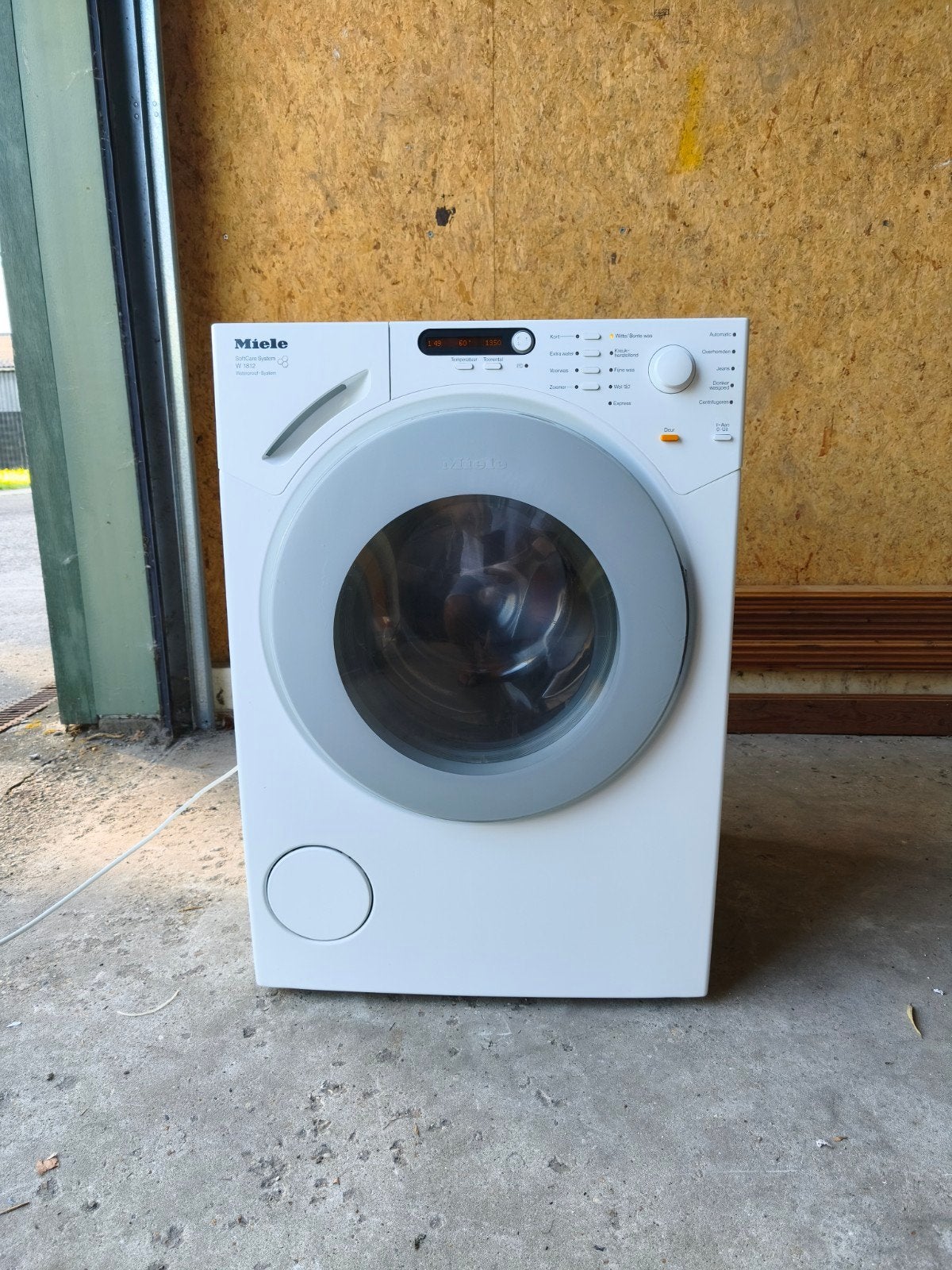 Miele Wasmachine 6KG, 6 tot 8 kg, Ophalen, 1200 tot 1600 toeren, 85 tot 90 cm